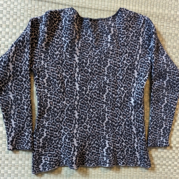 Johnny Was Cheetah Print V-neck Blouse Wool Cashmere Blend Women's Size Small - Picture 2 of 6